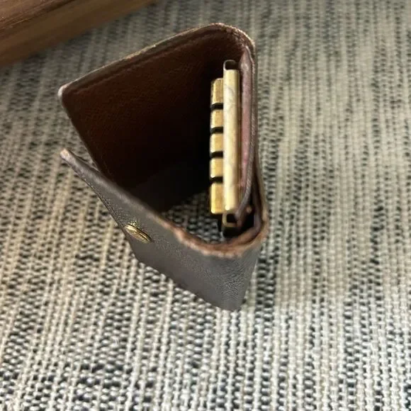 Louis Vuitton Key Holder - Picture 6 of 7